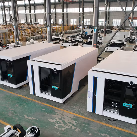 Machine de découpe laser à fibre de feuille de carbone à couverture complète 1.5kw